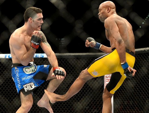 Anderson Silva quebra a perna e perde a revanche contra Chris Weidman-1